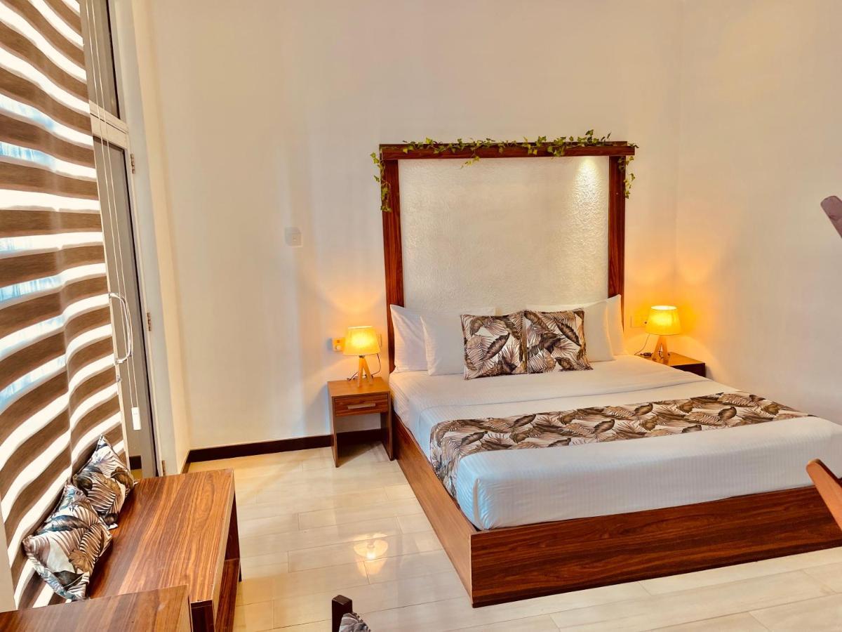 8+ Plus Motels Negombo Extérieur photo