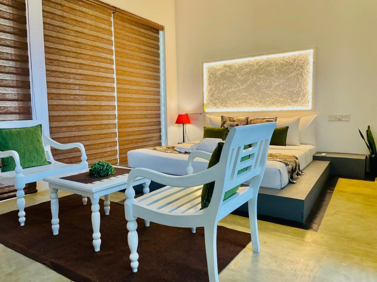 8+ Plus Motels Negombo Extérieur photo