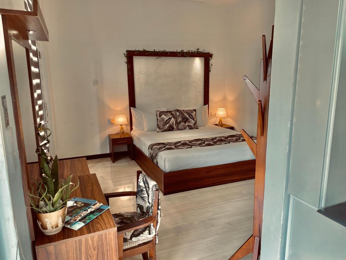 8+ Plus Motels Negombo Extérieur photo