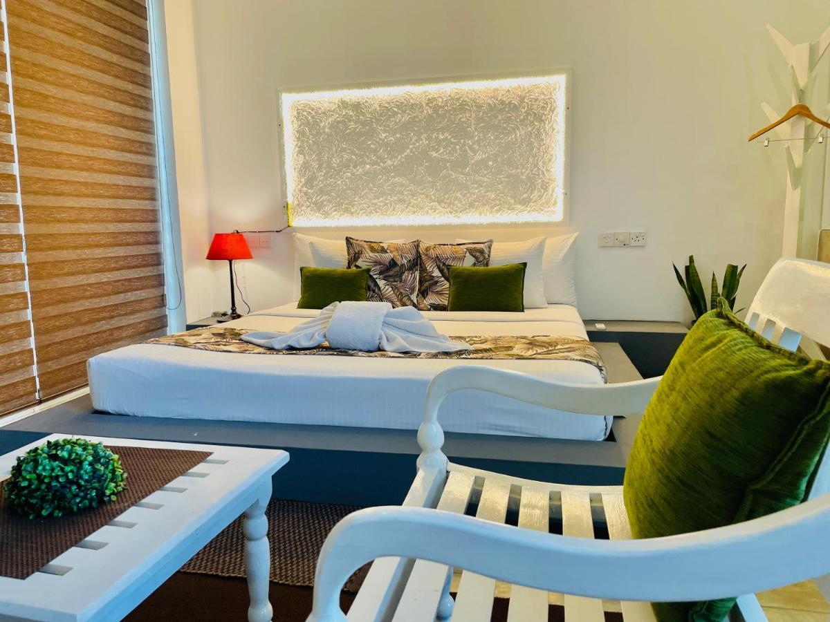 8+ Plus Motels Negombo Extérieur photo