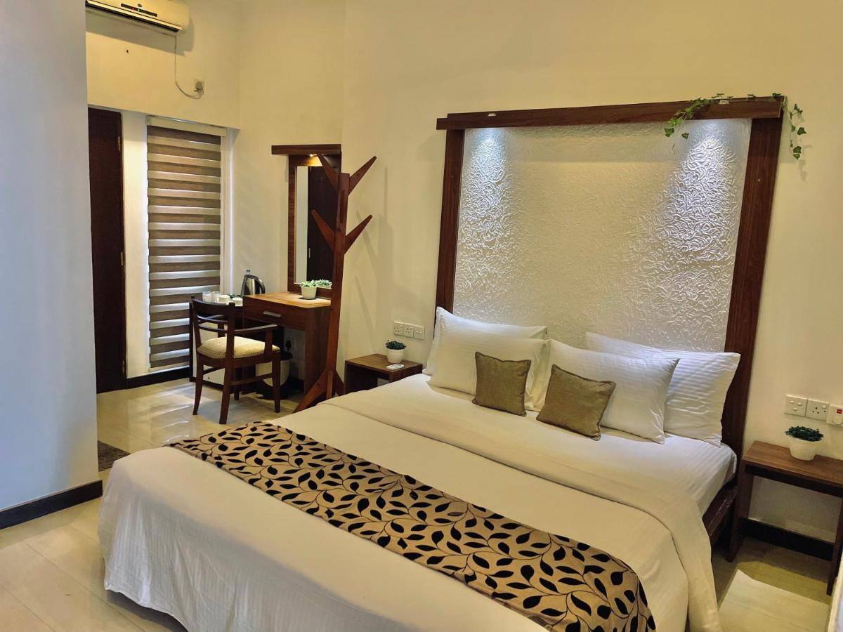 8+ Plus Motels Negombo Extérieur photo